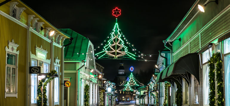 Christmas lights on the Kuninkaankatu street in Old Rauma.